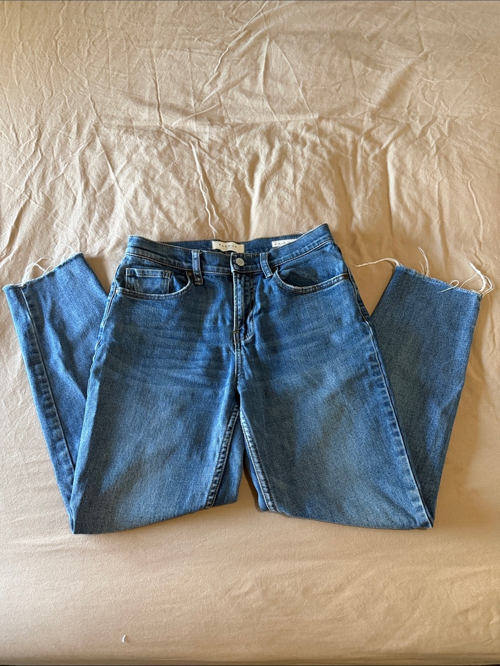 PacSun Women’s Straight-Leg Jeans in Medium Blue Wash